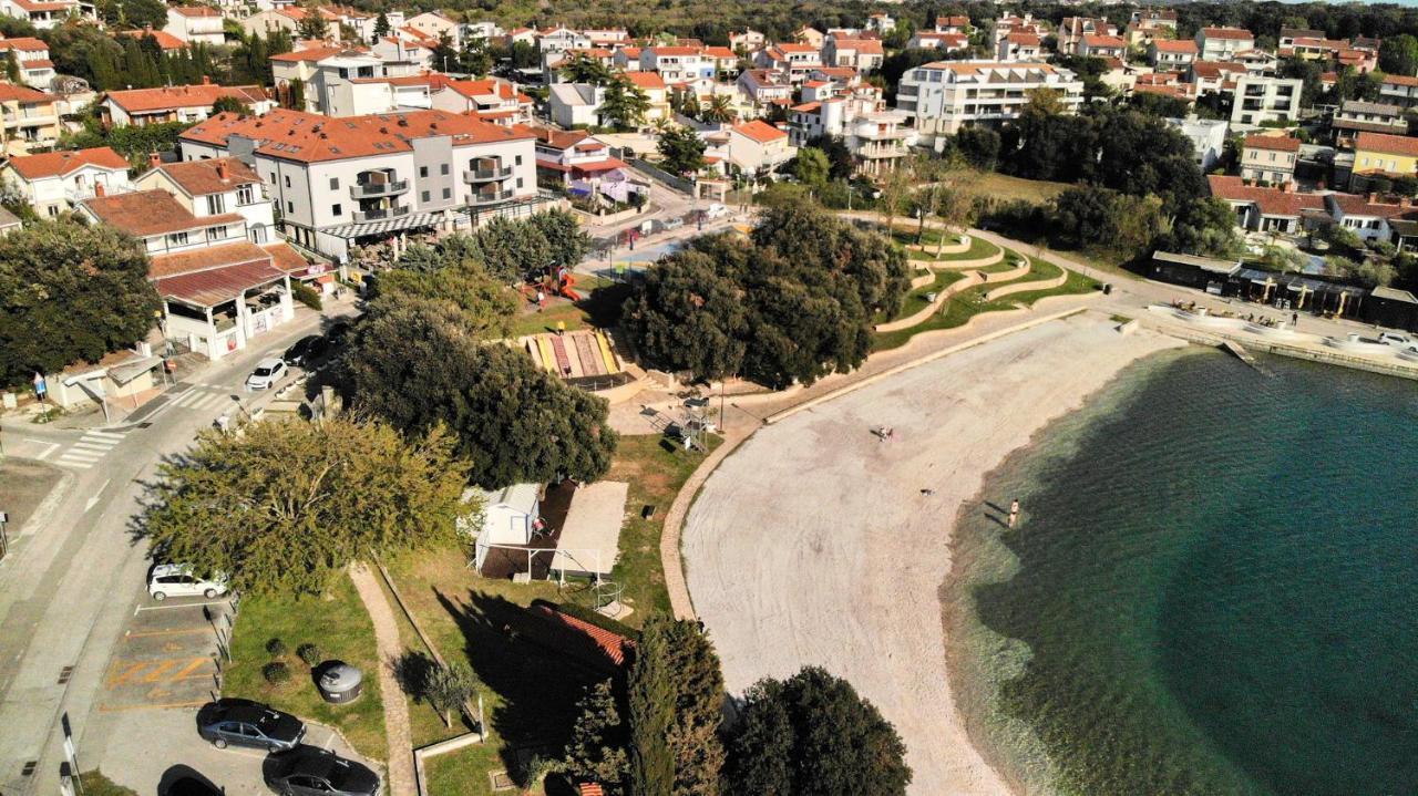 Apartment Anchora - Near Family-Friendly Beach Pjescana Uvala Exterior photo