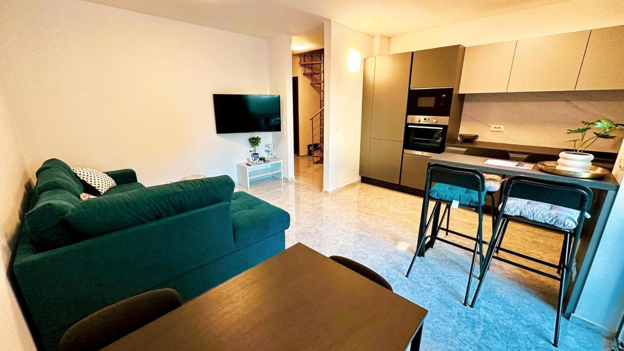 Apartment Anchora - Near Family-Friendly Beach Pjescana Uvala Exterior photo
